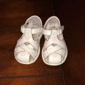 GUC Stride Rite White Tulip Sandal Size 4